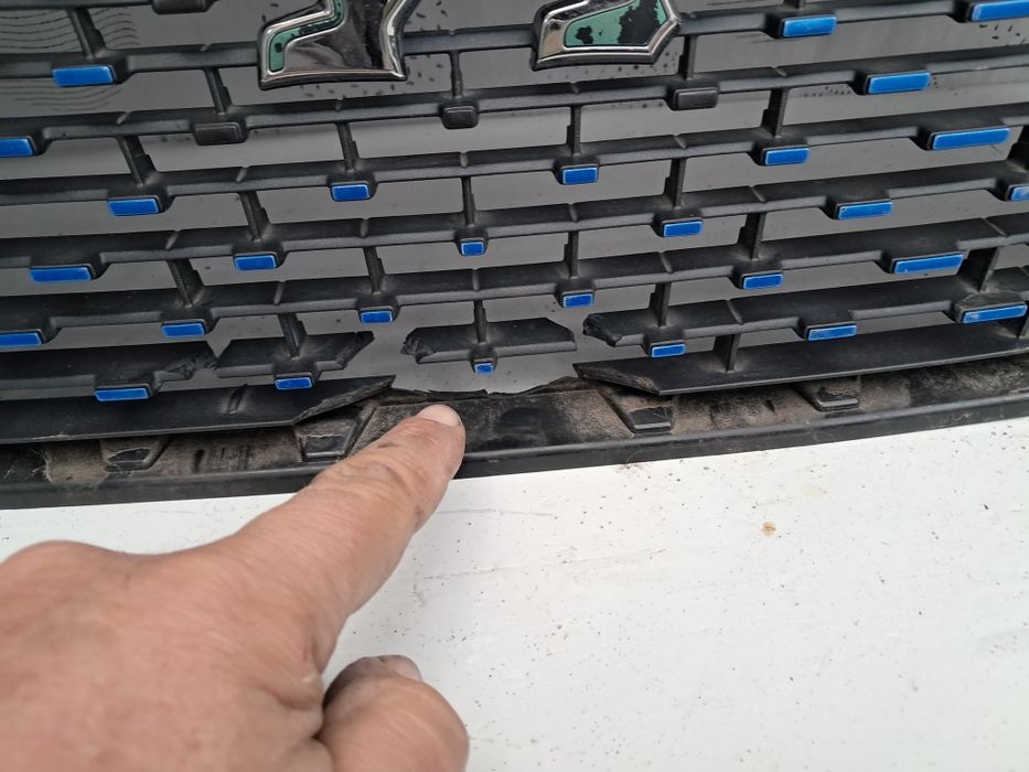 Грил решетка Peugeot 2008