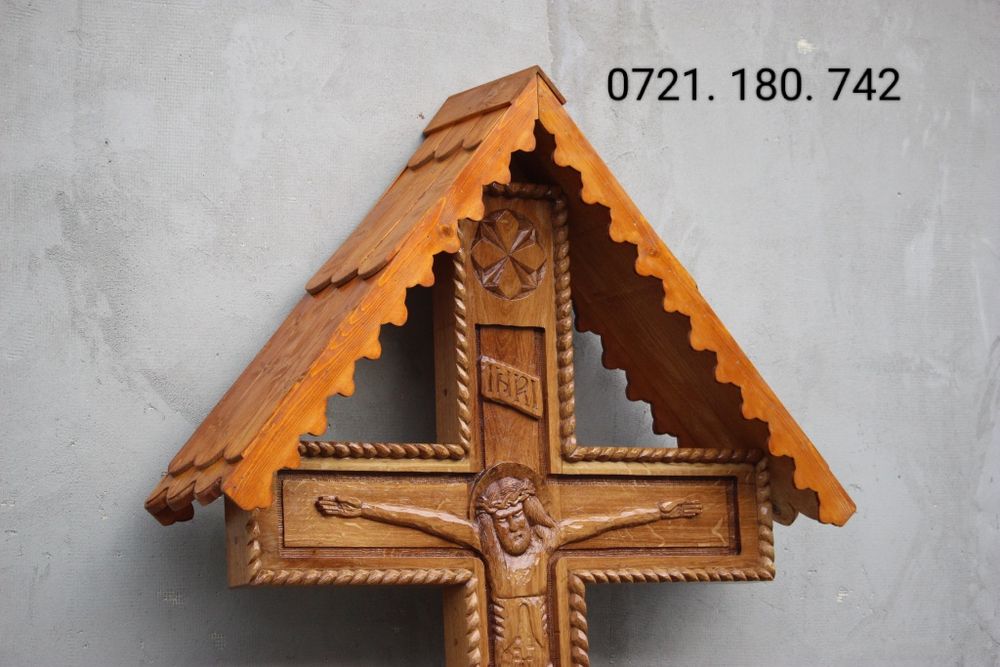 Troiță Cruce sculptată manual din lemn