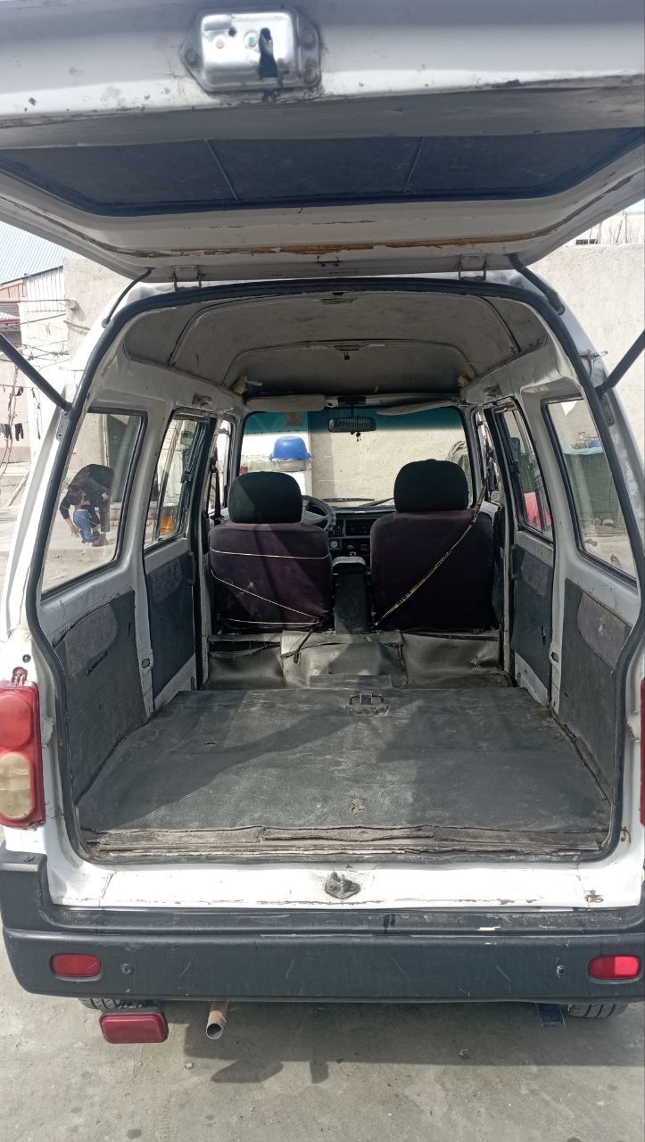 2009 yil. Praberg 275ming.Kraska 2-3 joyida bor.Narxi 45mln
