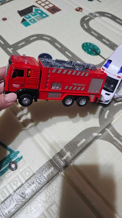 Jucarii (unele cu lumini si sunete