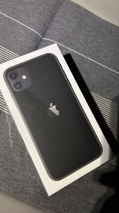 Продам Айфон 11 как новый с коробкой