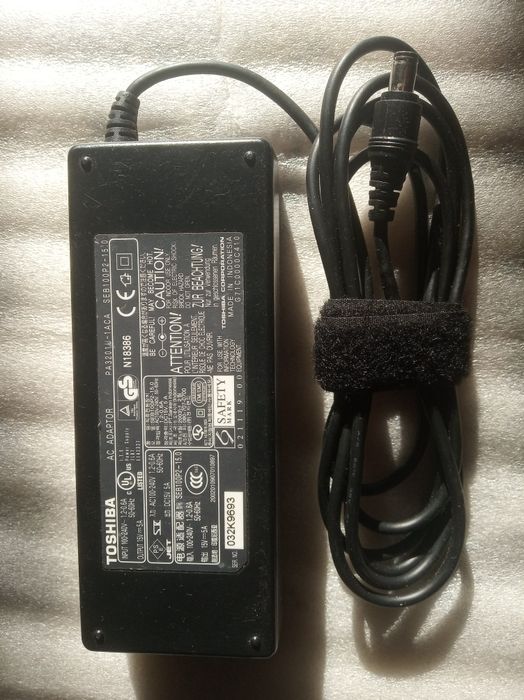 Alimentator Toshiba 15V-5A,19V- 6,3 A - 100-240V