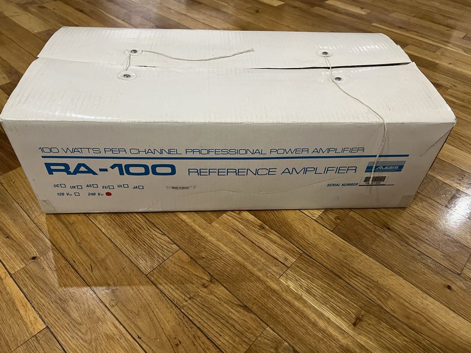 Студийный двухканальный усилитель-Alesis RA-100
