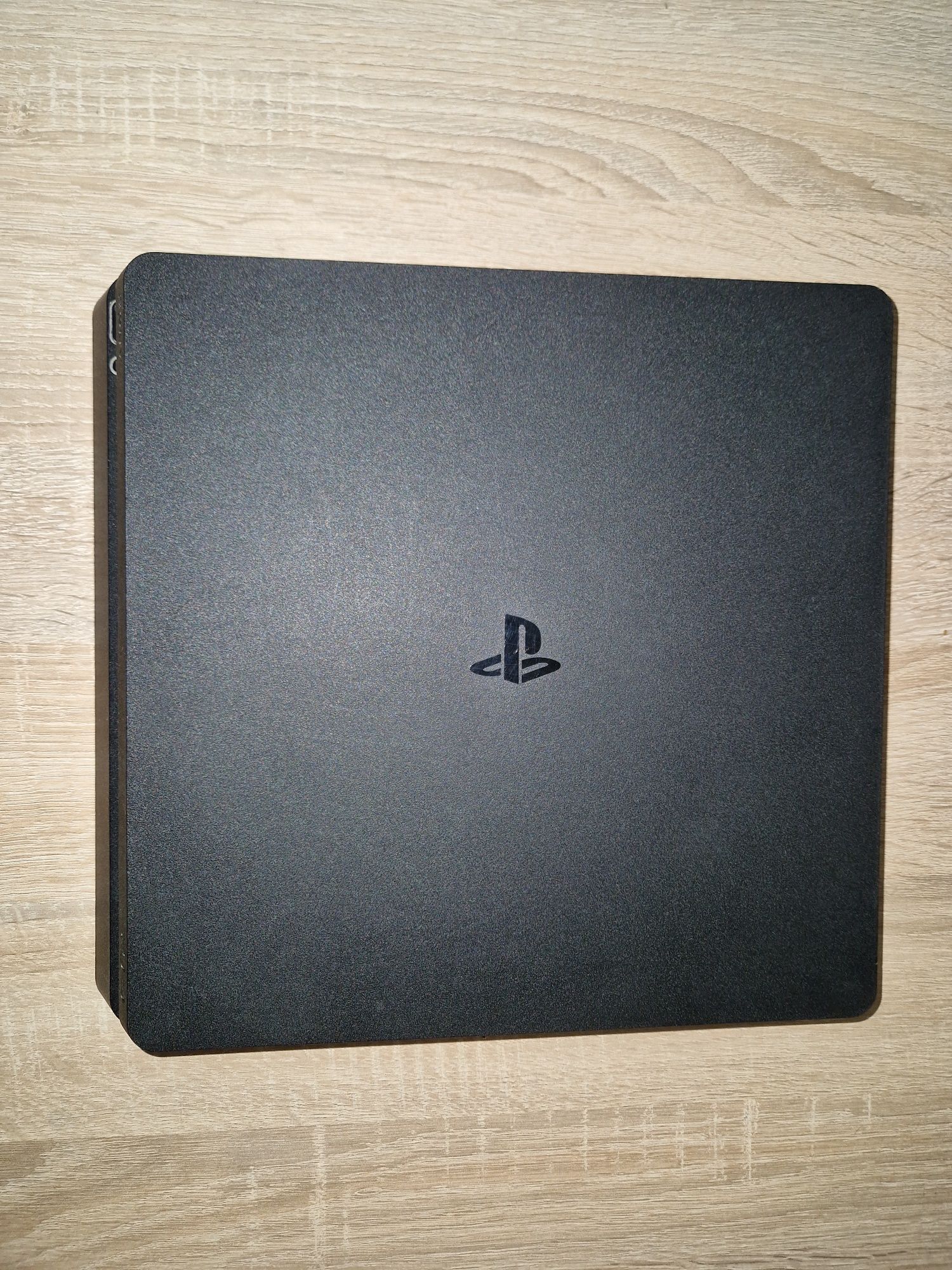 Playstation 4 slim