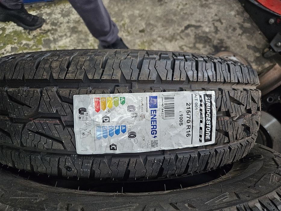 Нови зимни гуми 215/70 R16
