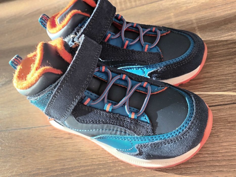 Затворени обувки Elefanten