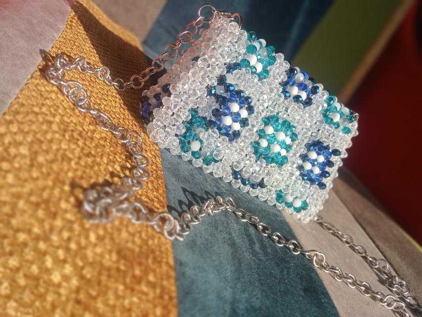 Дамска  чанта ръчно изработена  със стъклени перли