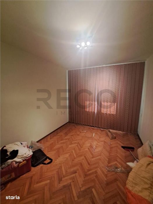 RECO Apartament cu 3 camere, decomandat, etaj1 in Balc