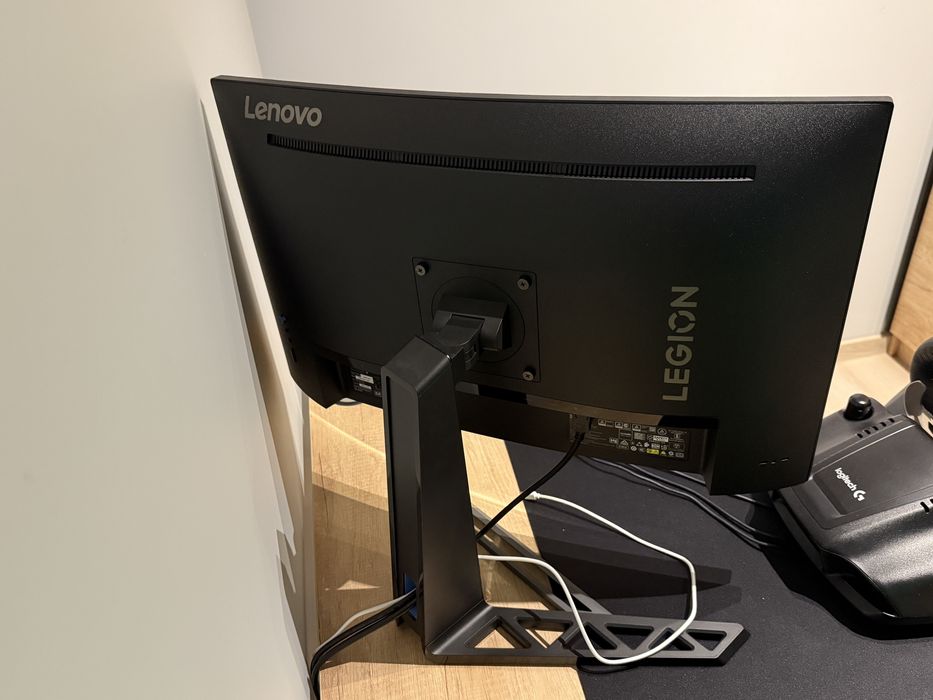 Геймърски монитор LENOVO Legion R27fc-30, 27", VA