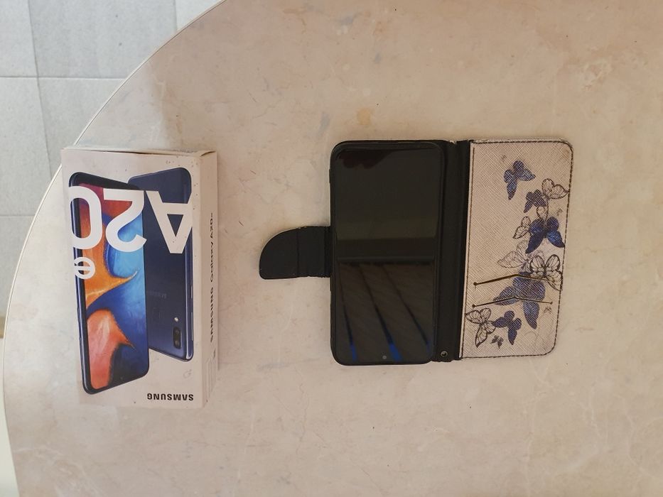 Телефон Samsung a20