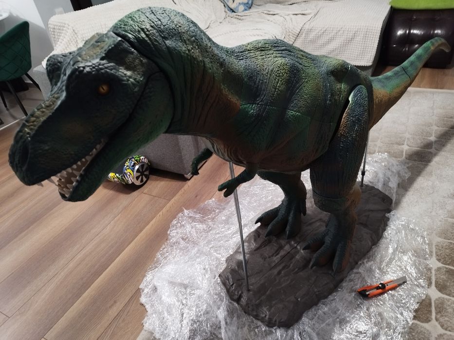 VAND/ SCHIMB - dinazaur T-rex   .