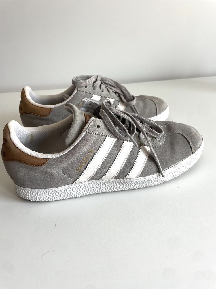 Adidas Gazelle номер 40 2/3 оригинални сиво кецове