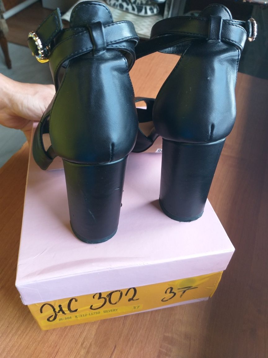 Продам шикарные летние туфли Jimmy CHOO