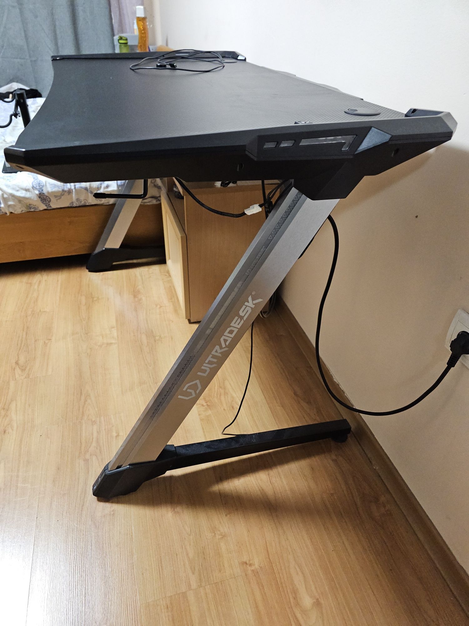 Гейминг бюро Ultradesk Racer