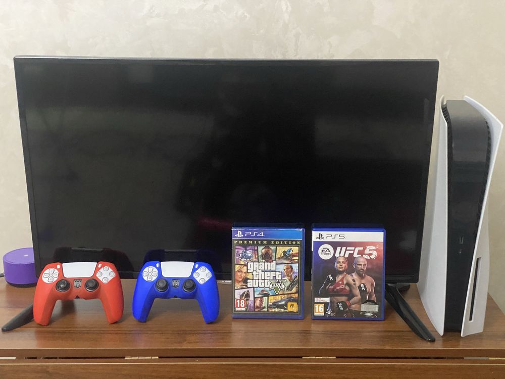 Play Station 5 с 2 играми и джостиками