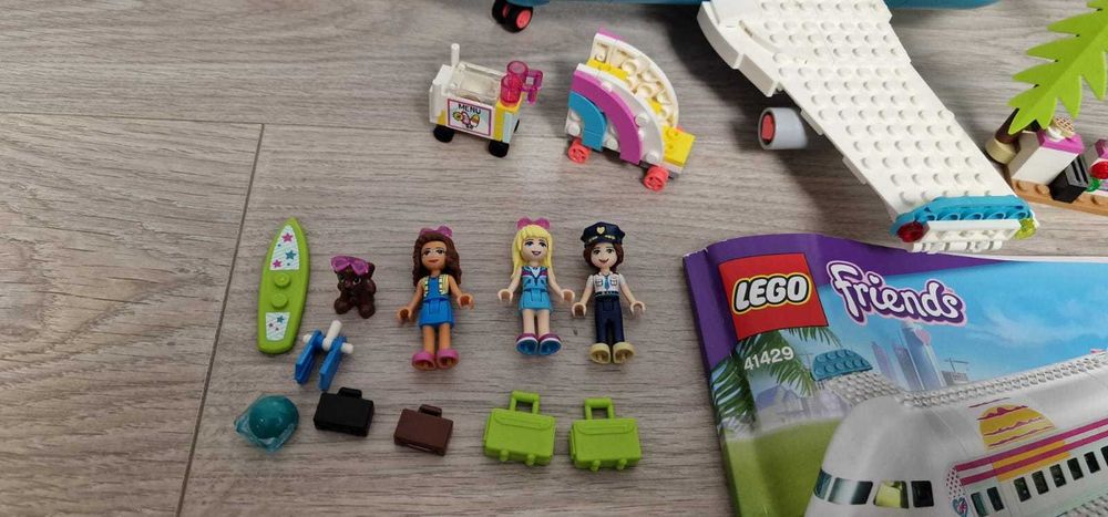 LEGO Friends - Avionul Heartlake City 41429, 574 piese
