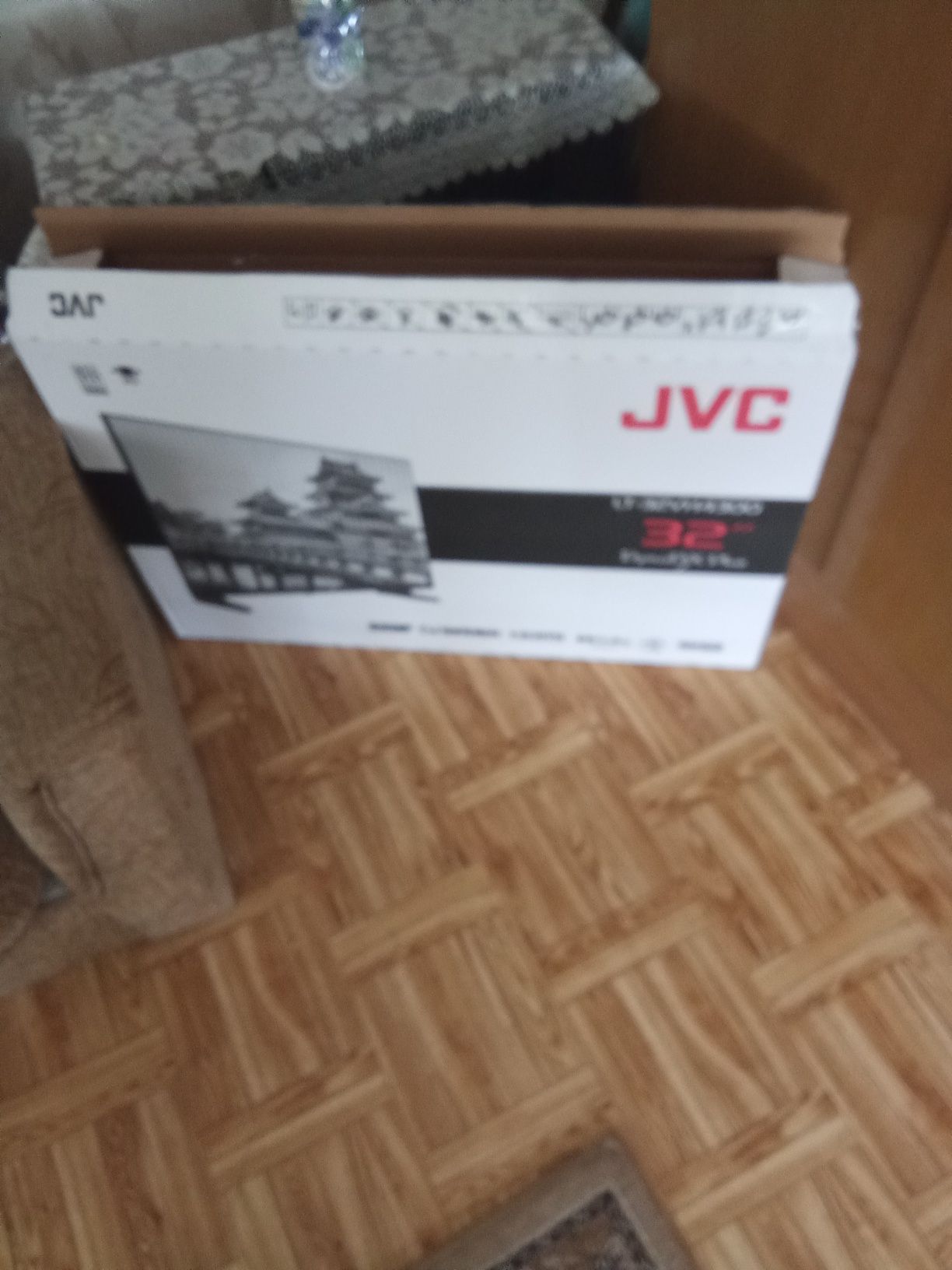 Продавам телевизор JVC 32 инча led