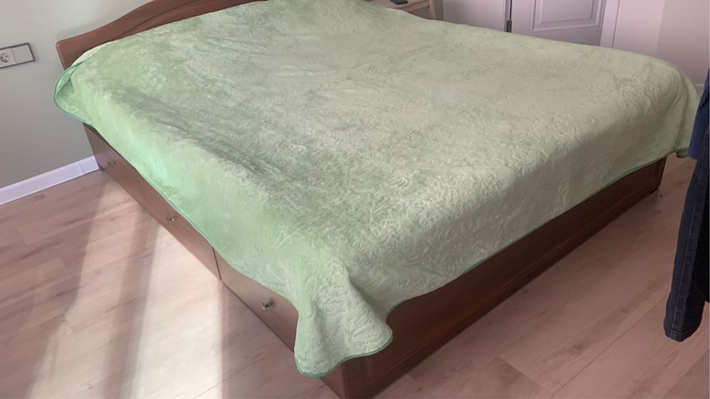 Двухспальняя кровать