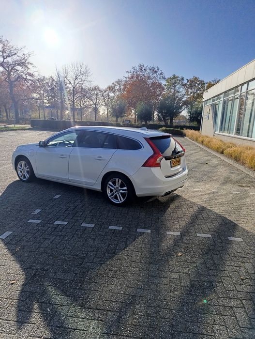 Volvo V60 Plug-in Hybrid AWD Full Option