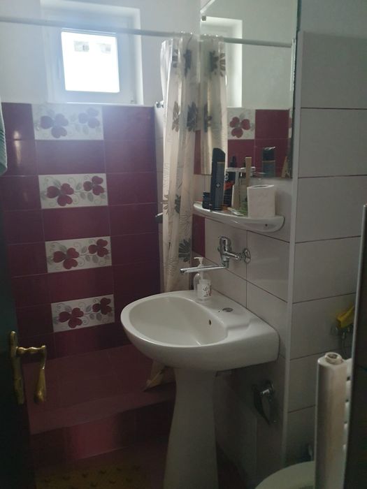 Inchiriez apartament cu 4 camere central