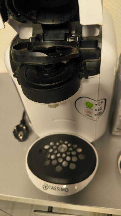Продавам кафе машина с капсули BOSCH Tassimo