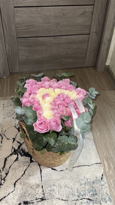 Цветы сегодня в обед доставили, еще свежие) 51шт