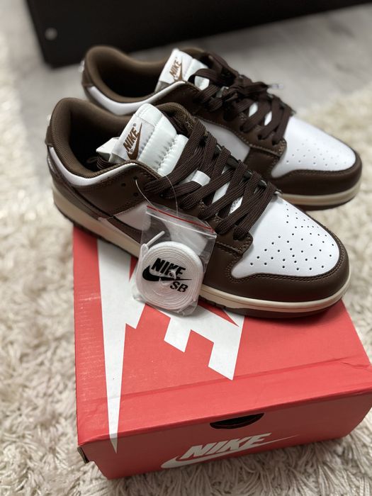 Nike dunk brown.