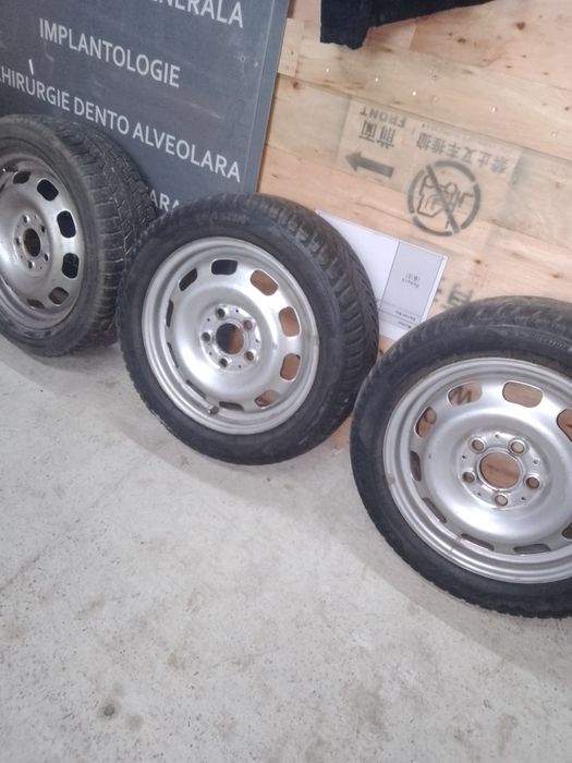 Vând 3 cauciucuri cu tot cu jante an stare buna  plus doua cauciucuri