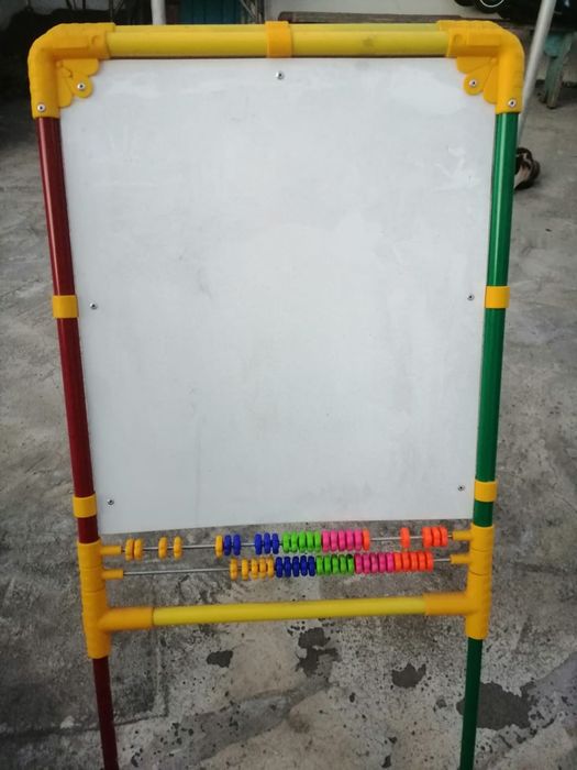 Продам мольберт связи с переездом