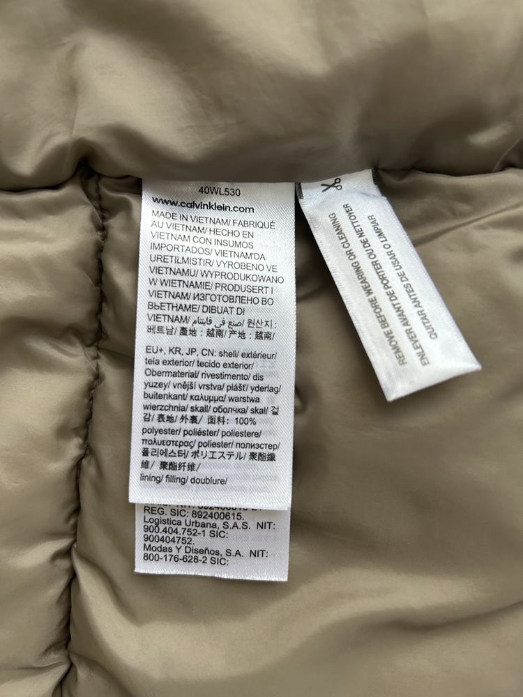 Продам женскую куртку Calvin Klein