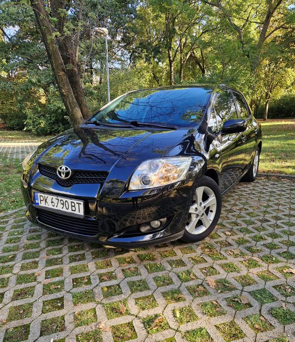 Toyota Auris 2010 г. (фейслифт); D-4D; 90 к.с.; шест скорости