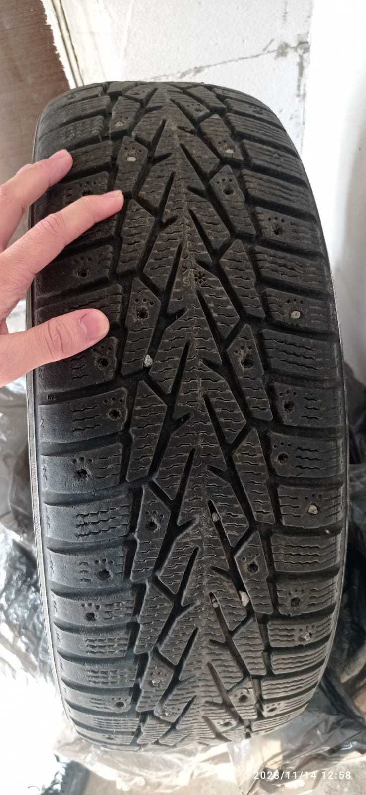 4 колеса зимних Nokian Hakkapeliitta  размер 195/65 R15