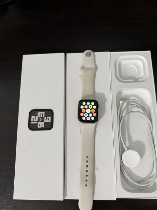 Apple Watch SE Gen2 GPS 40mm Starlight Aluminium