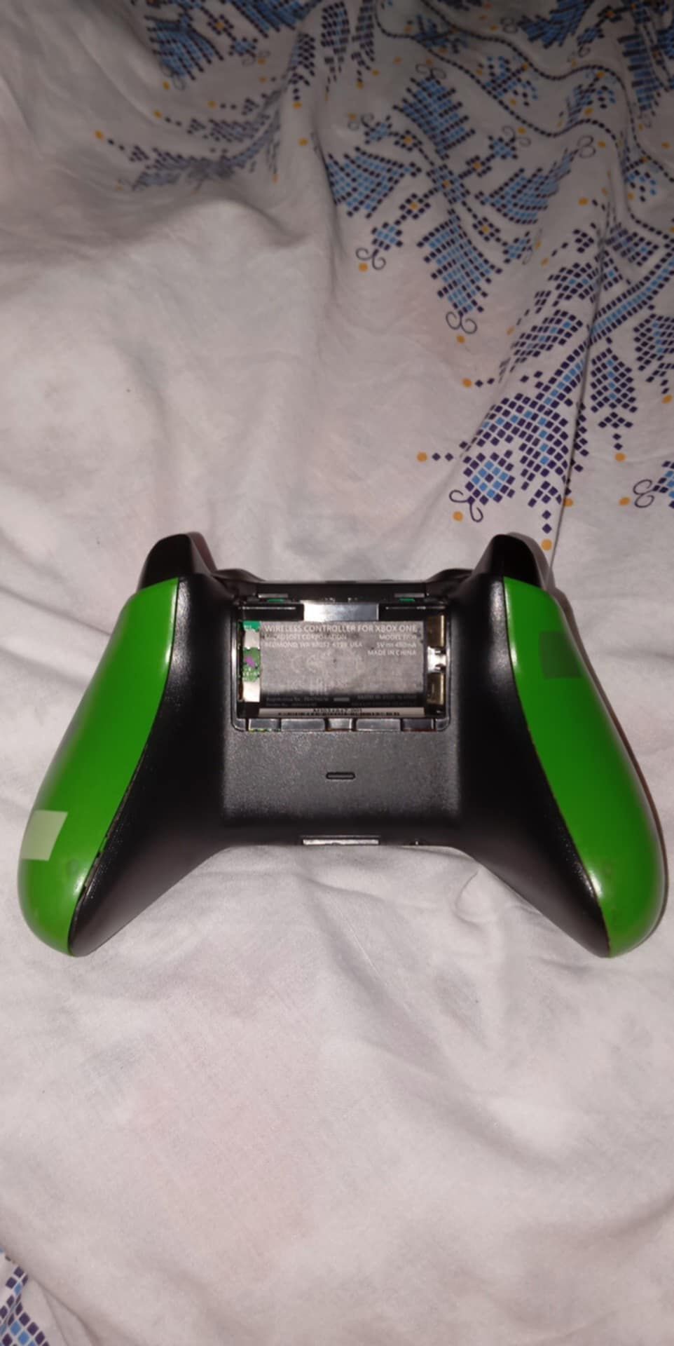 Xbox one limited edition minecraft vine cu doua manete 2 jocru