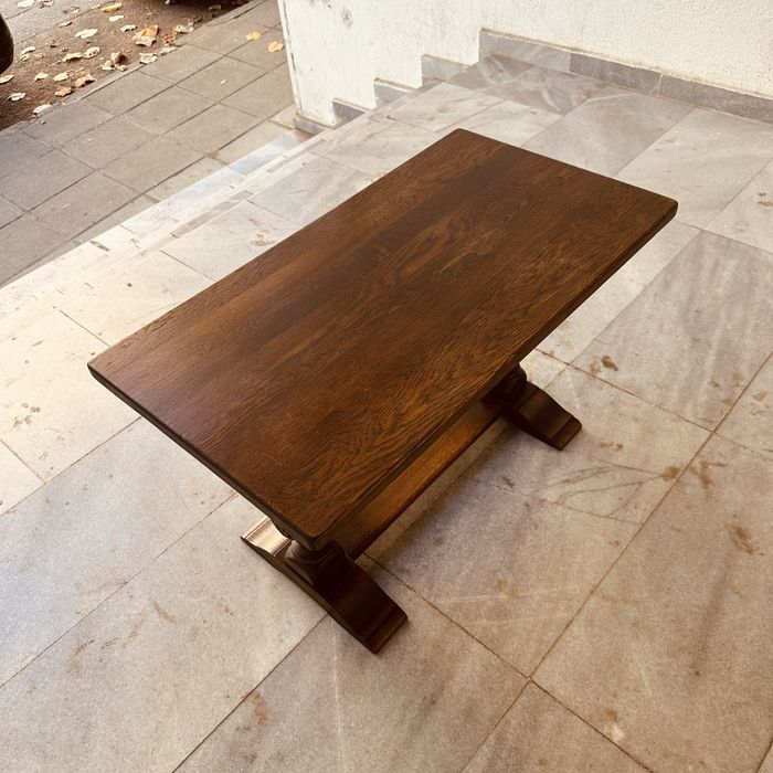 Масивна дървена ретро масичка – резбовани крака, отлично състояние