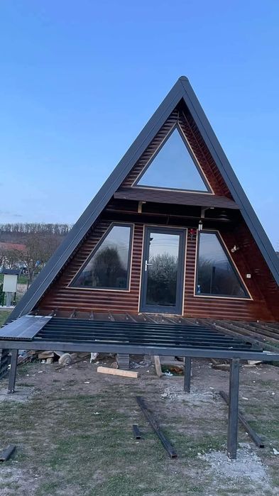 Executam case A-frame din lemn