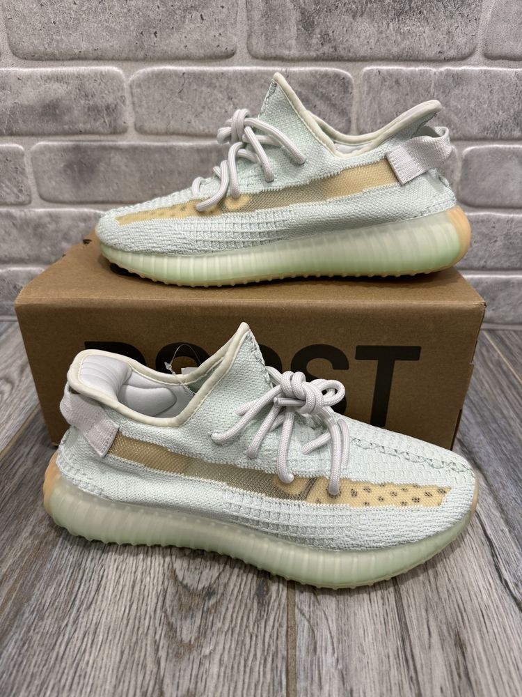 36-46 Yeezy 350 v2 Hyperspace
