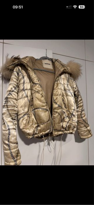 Geaca cu blana de vulpe la gluga