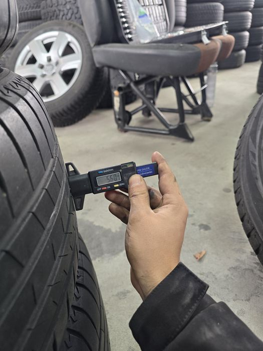 4 Броя 235/55/18 Bridgestone 2x6,8mm 2x5,6mm 23dot