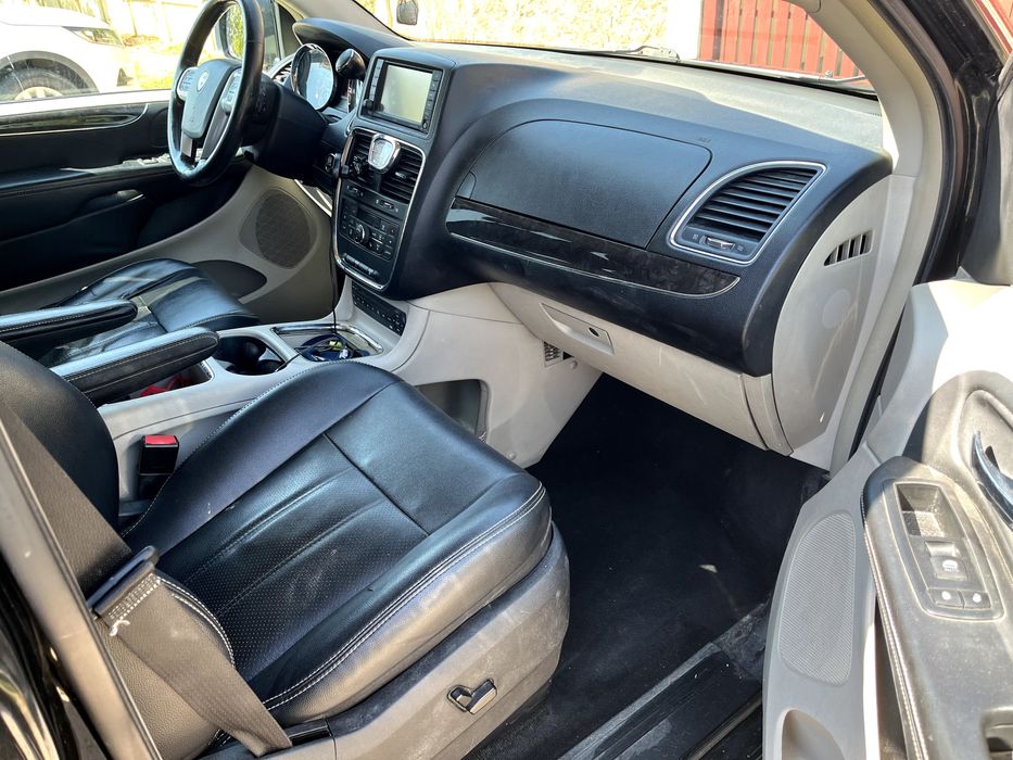 minibus Lancia Voyager 7 locuri