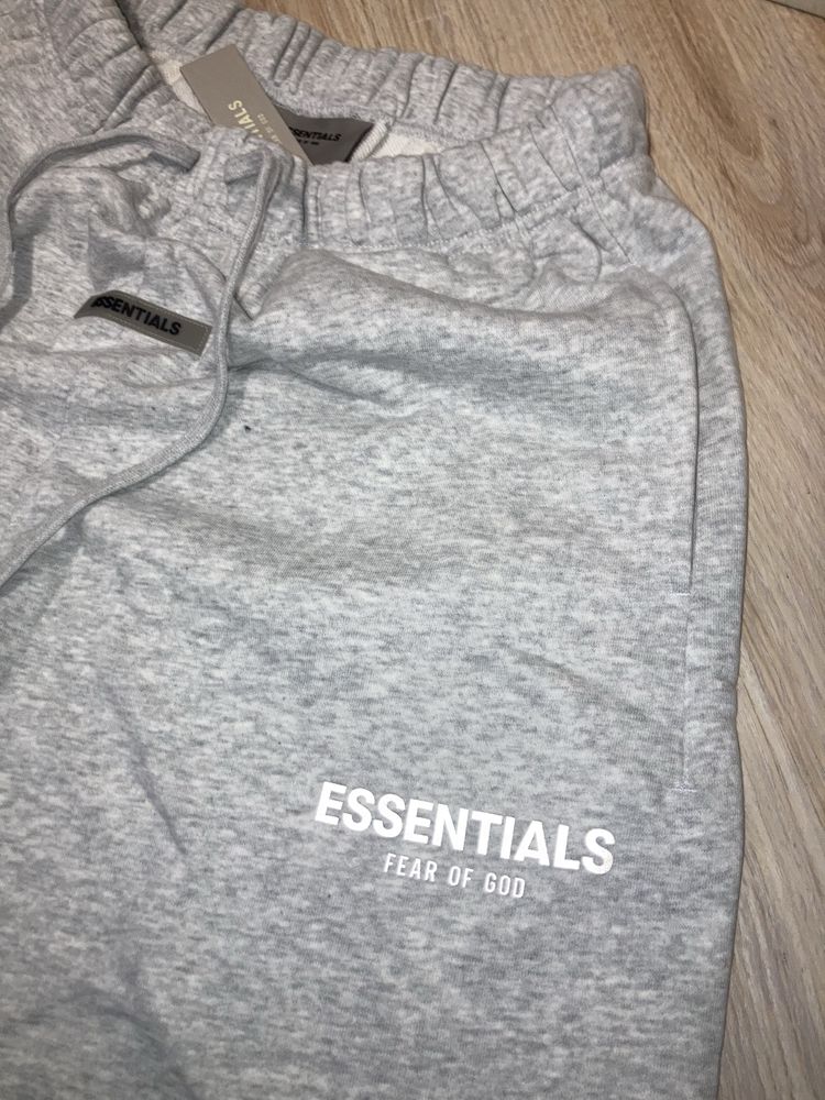 Essentials къси панталони