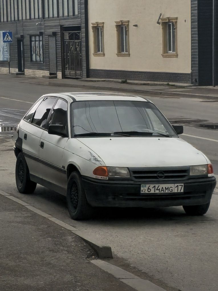 Продам Opel Astra 1.6 1992г