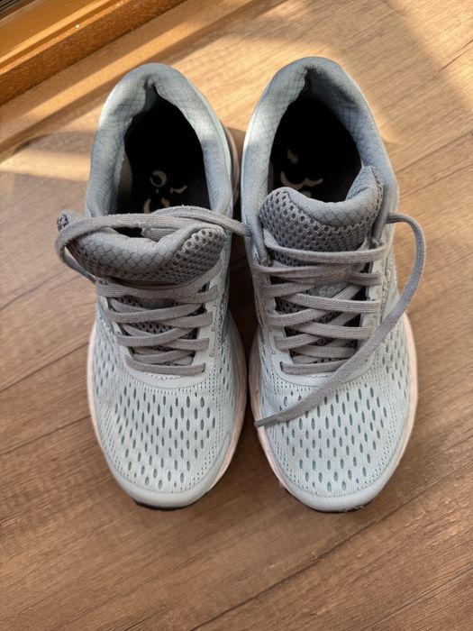 Adidasi New Balance mar.38