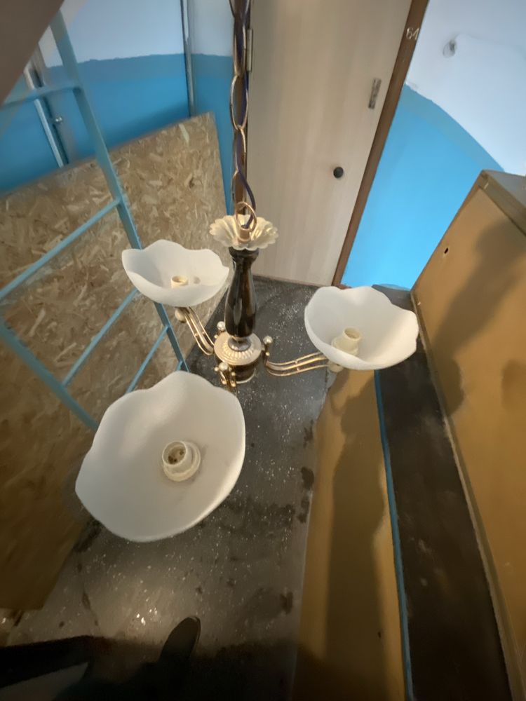 Продам люстры недорого