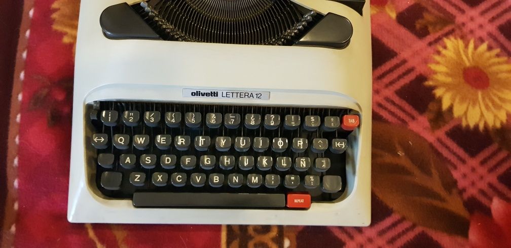 Masina de scris manuala Olivetti leterra 12