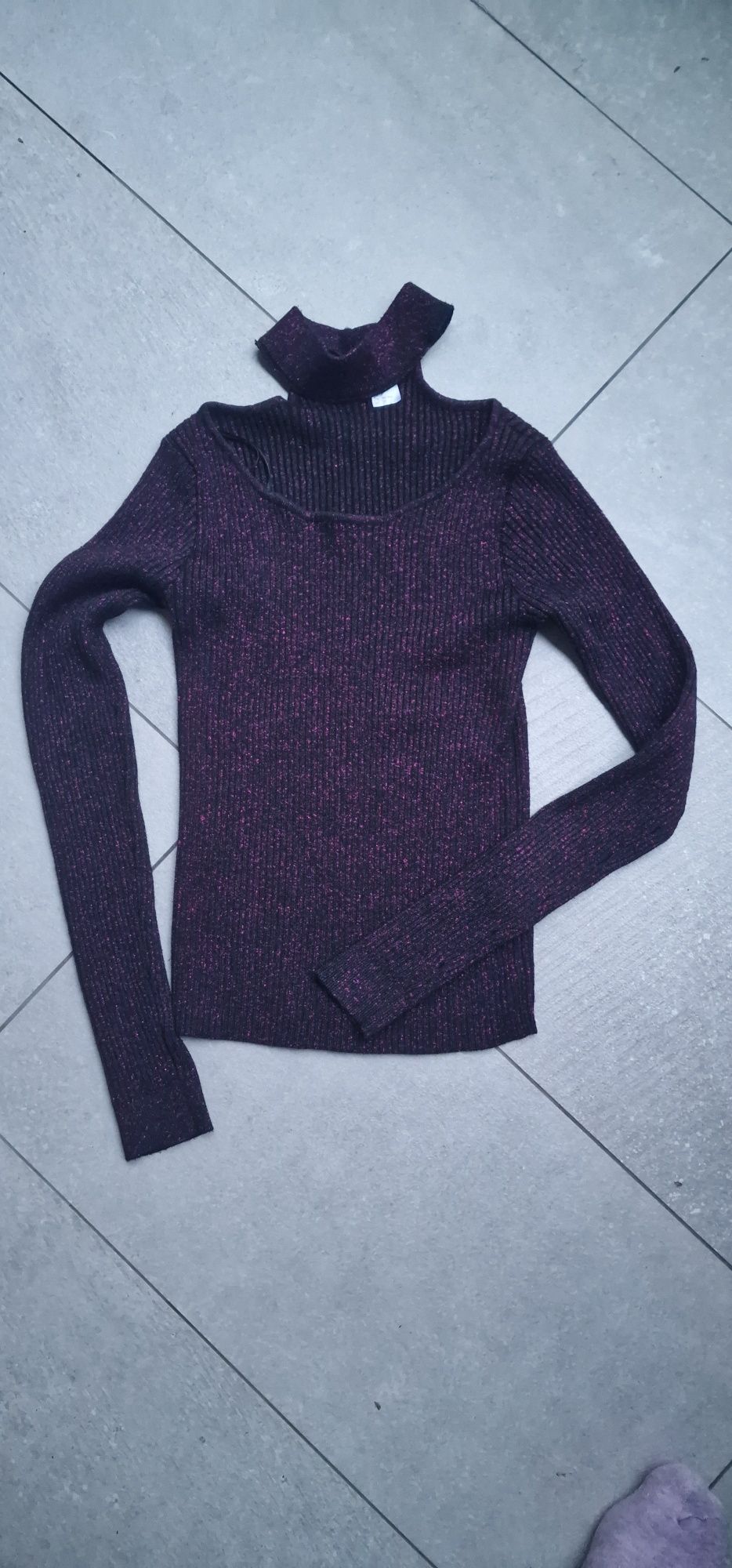 Bluza tricot cu decoleu