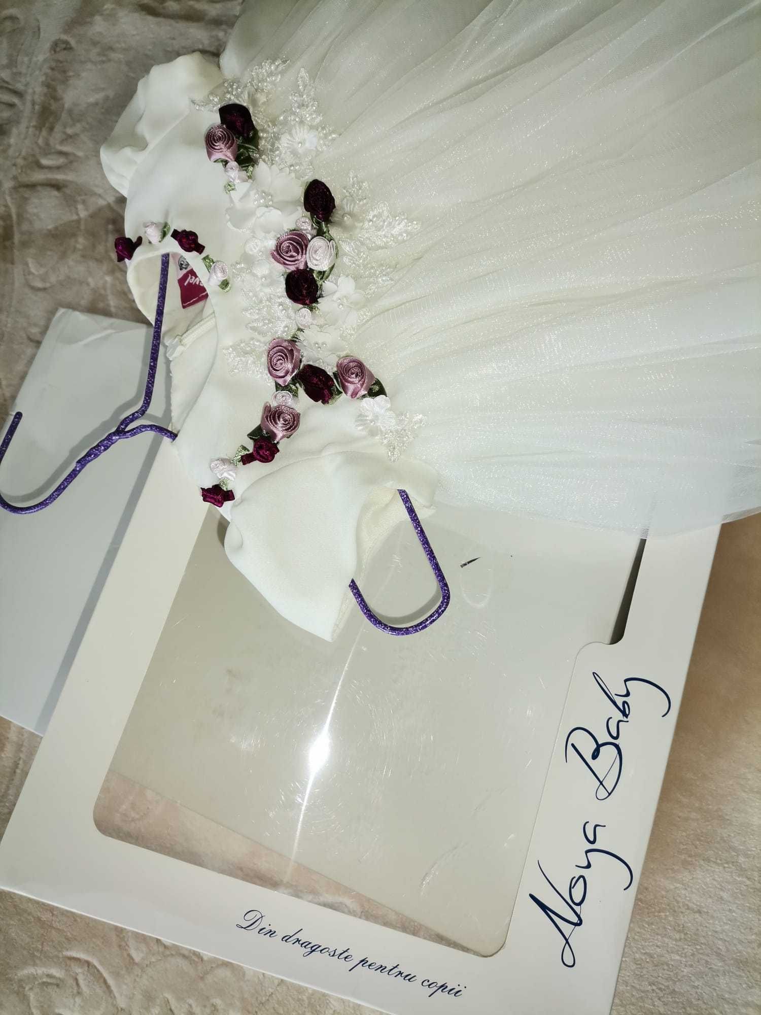 NOUA - Rochita de botez eleganta alba din tulle cu aplicatii