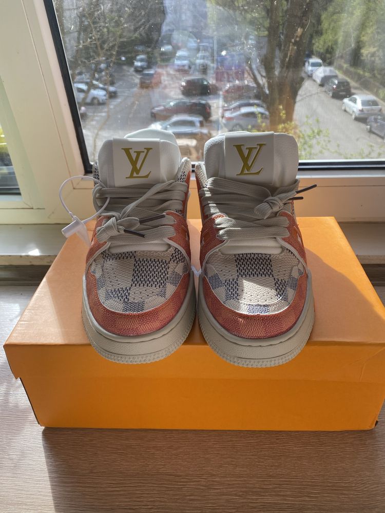 Louis Vuitton Trainers - Size 42