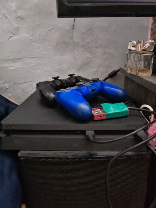 Продам  Playstation 4