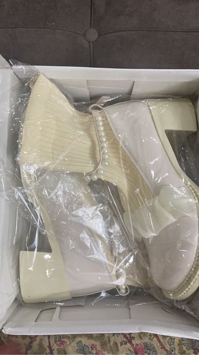 только белые сапожки весенние